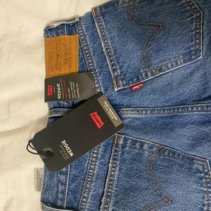 brand new with tags levi jeans. size 23”